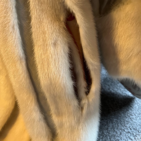 Absolutely exquisite mink coat - Picture 7 of 11